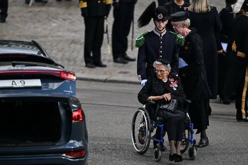 Princesa Astrid da Noruega morre aos 94 anos após funeral do irmão